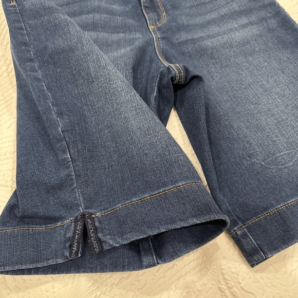 GLORIA VANDERBILT Bermuda Shorts Slim Women's SIZE 10 Amanda Blue Denim - Picture 9 of 10